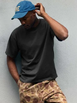 Imogene + Willie T-Shirts*faded black knit box crew