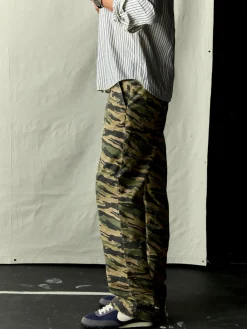 Imogene + Willie Pants & Shorts*wilkison trouser in brushstroke camo